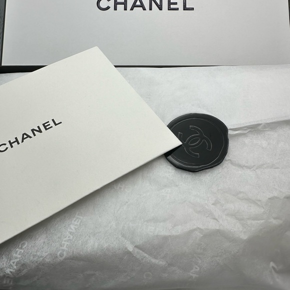 The House of Chanel Wallet - Picture 12 of 13